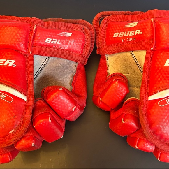 Bauer 500 Junior 8” Red and White Hockey Gloves - Picture 9 of 9